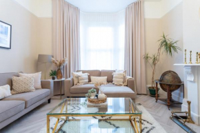Stunning Large 4 Bedroom Victorian Home London